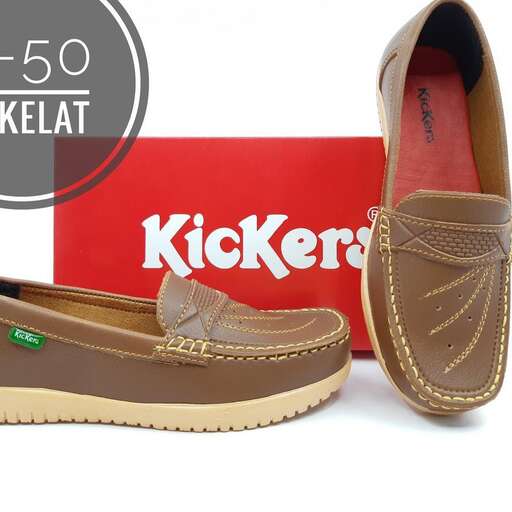 women's casual shoes that are made with leather and a little bit of laces.