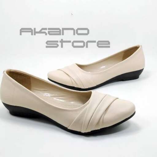 a pair of shoes with a white sole.