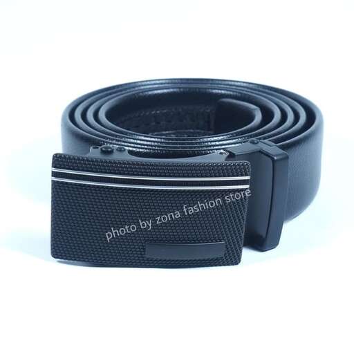 belt in black leather