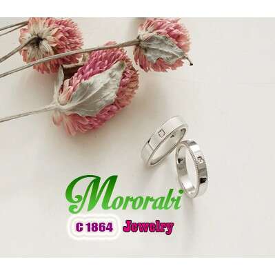 a pink flower necklace with silver rings and pink flowers.