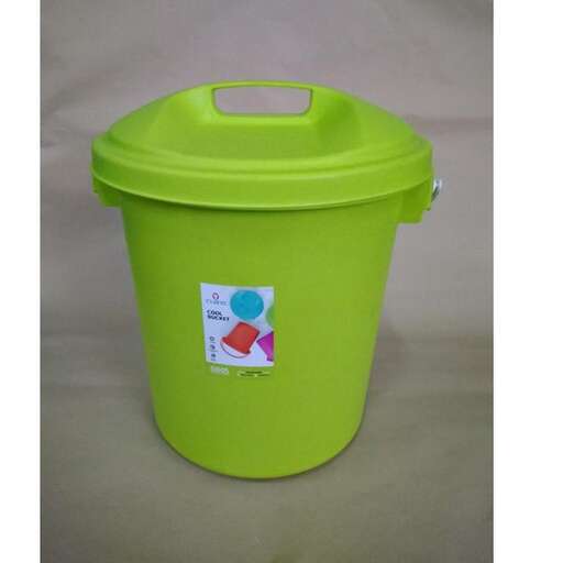 a plastic container with a lid and a lid.