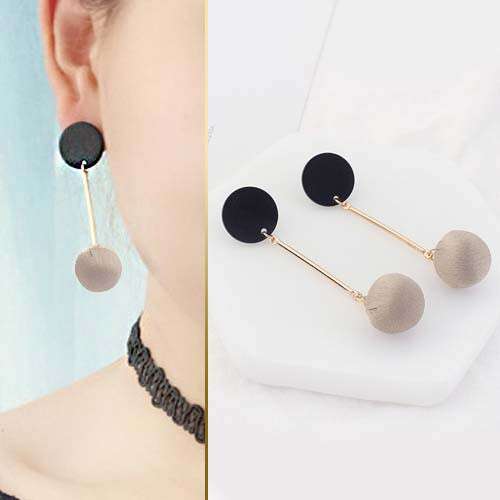 earrings with a wooden base