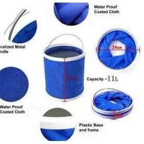 a blue bucket with a lid and a blue bucket.