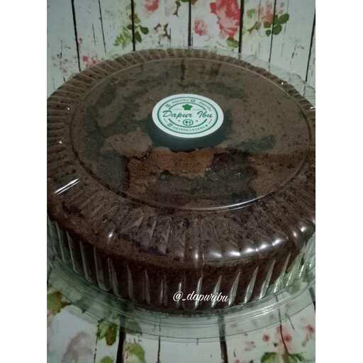 a cake sitting on top of a glass cake pan.