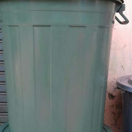 a bucket with a lid