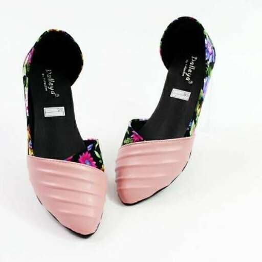 i love these shoes... i'm in love with the pink and black