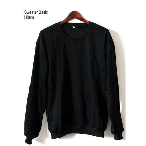 a long sleeved black shirt with a long sleeve