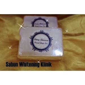 a small glass plate in the shape of a circle.