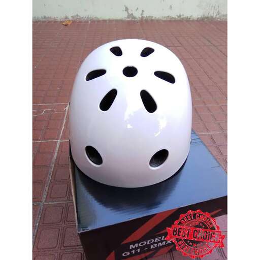 the helmet is designed to fit on the helmet.