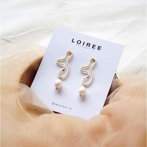 earrings in sterling silver with a pearl