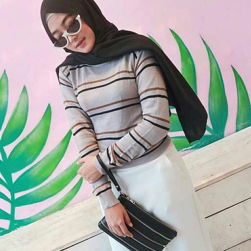 how to wear a sweater with a skirt