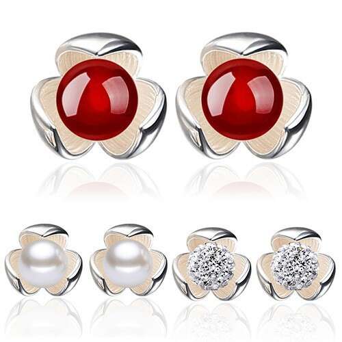 earrings in sterling silver with a pearl and diamonds