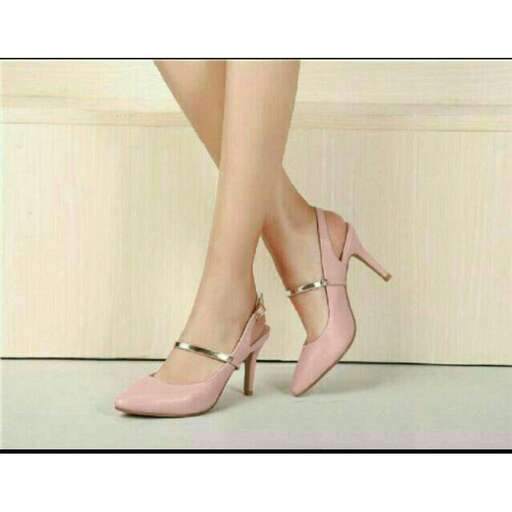 i'm not sure what these shoes are but they are cute.