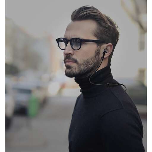 a man with a beard and glasses.