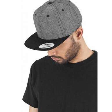 a man wearing a grey hat with a white logo on it.