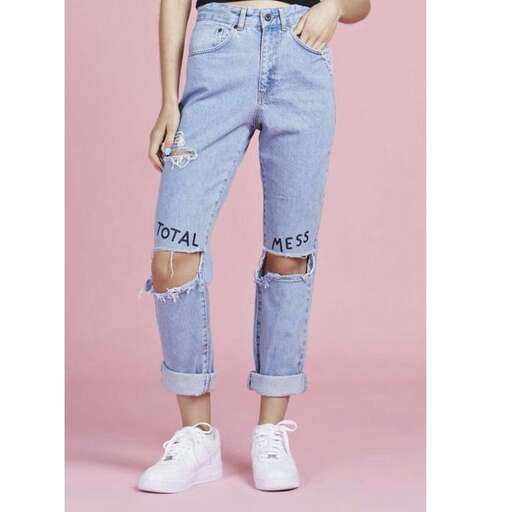 a pair of distressed jeans with a black t - shirt and white sneakers.