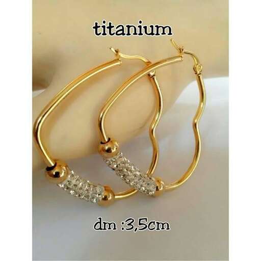 a very nice and simple bracelet with a lot of beads.