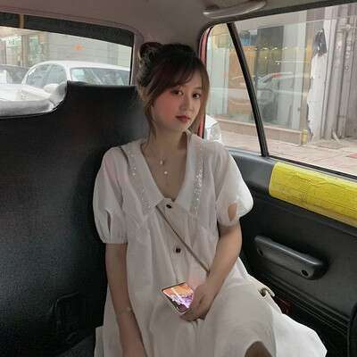 a woman sitting in a car with a cell phone.