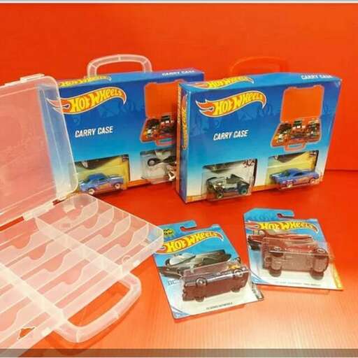 a plastic box with a plastic container and a plastic container.