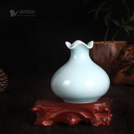 a small vase on a wooden block