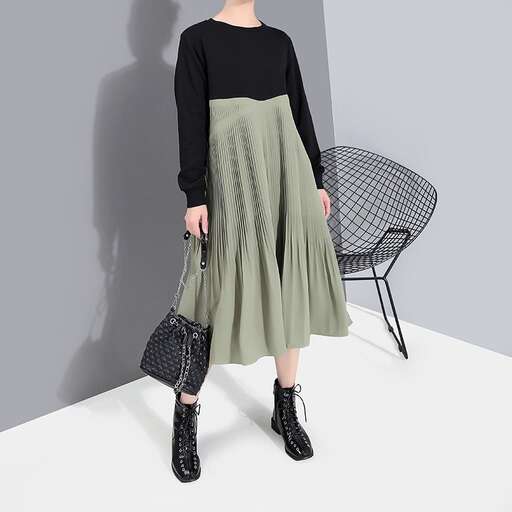 a skirt that is long and has a zipper on it.