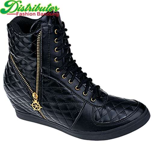 women's boots black lace up boots with a gold chain