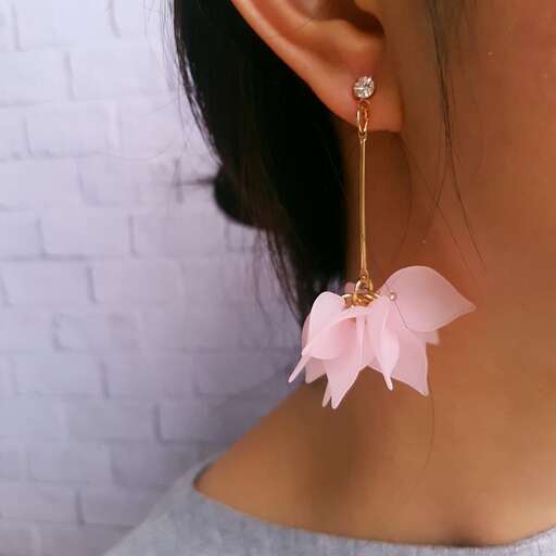 pink flower earrings with a pink ribbon in the middle