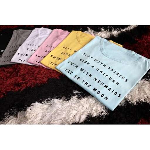 i love the colors in this bag.