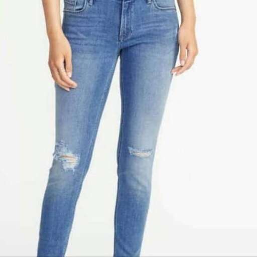 i'm not a fan of jeans but i love the cut on the bottom.