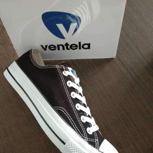 a pair of converse shoes with the logo on the side.