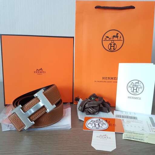 a bag with a wallet and some other items on it