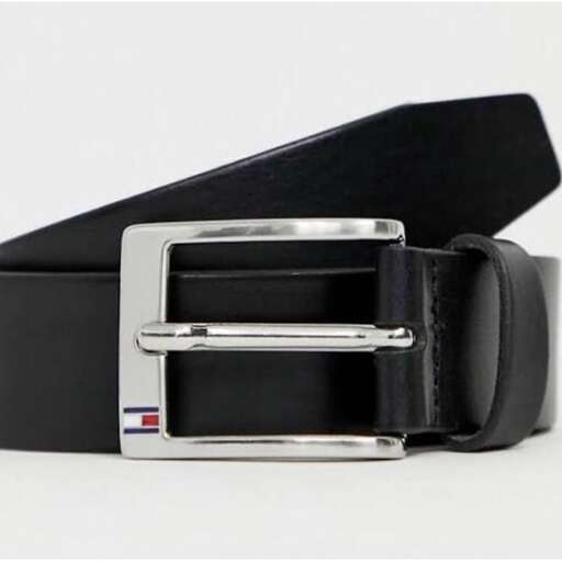 belt in black leather with a buckle