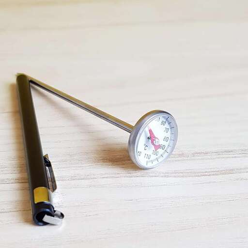 a measuring tape measure with a needle and needle.