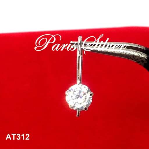 a diamond ring with a diamond in the middle.