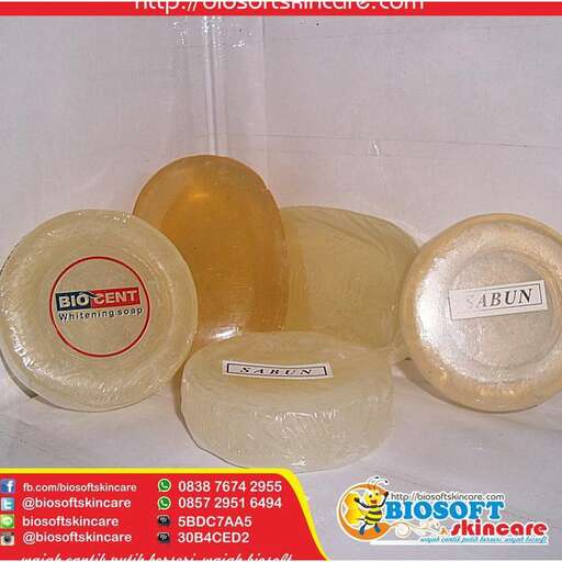 a display of plastic containers with a label on them.
