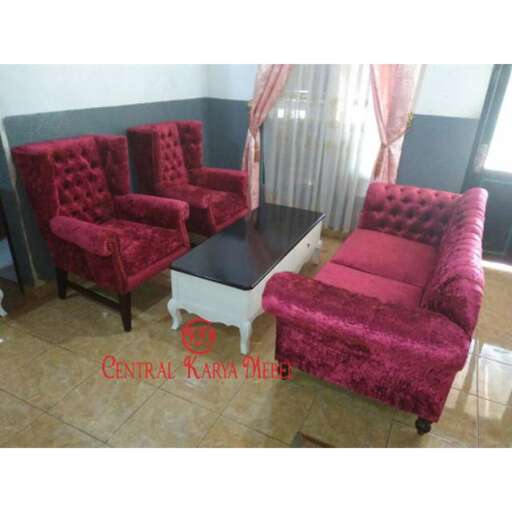 a pair of chairs in a room