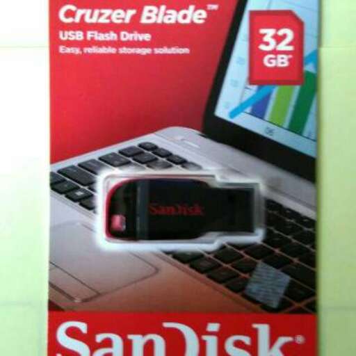 a picture of a laptop computer on a box.