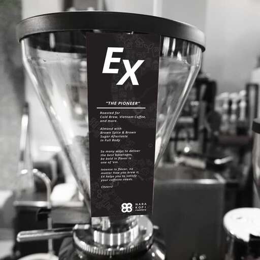 a blender with the word 