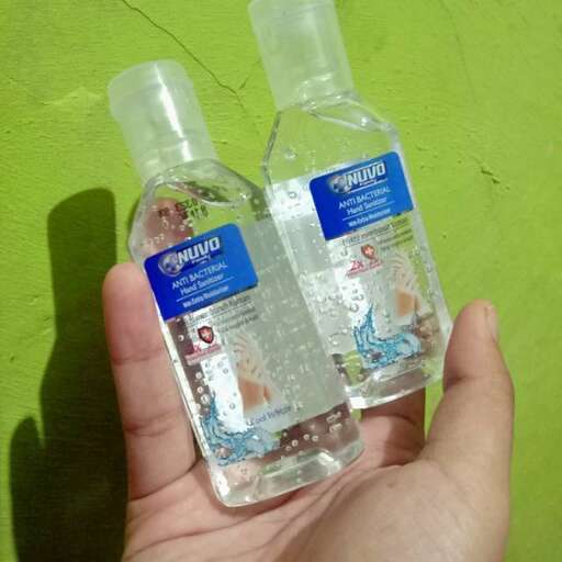 this is what happens when you put a bottle of water in your hand.