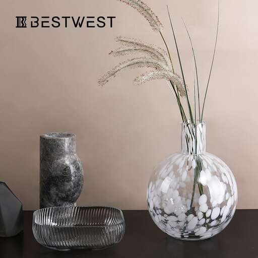 a vase with a flower inside of it