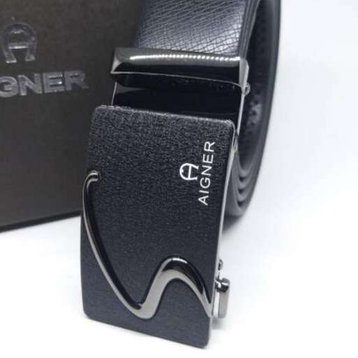 the watch is made of leather and is made from % recycled leather.