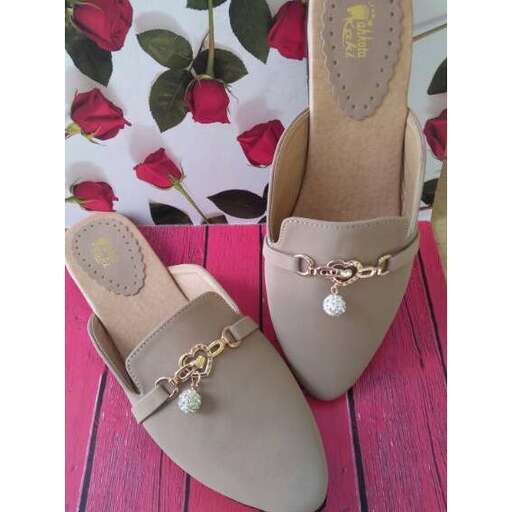 i'm not sure about the shoes but i love the idea of a pair of shoes.