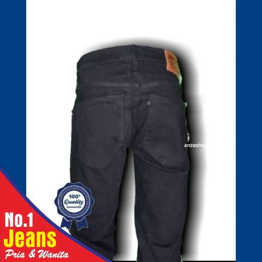 jeans with pockets and pockets.