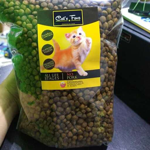 a bag of food with a picture of a cat.