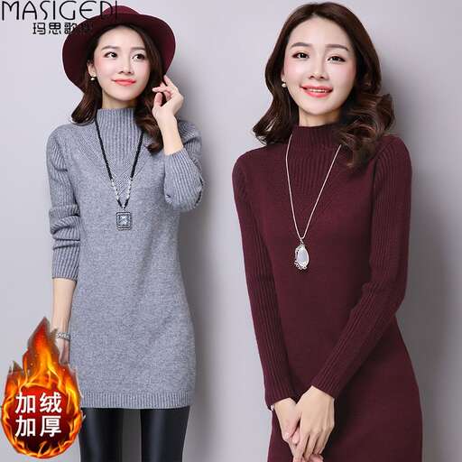 long sleeved sweater with long sleeves and a long sleeved sweater