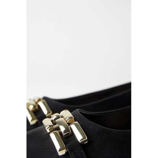 the zipper is a very unique design.