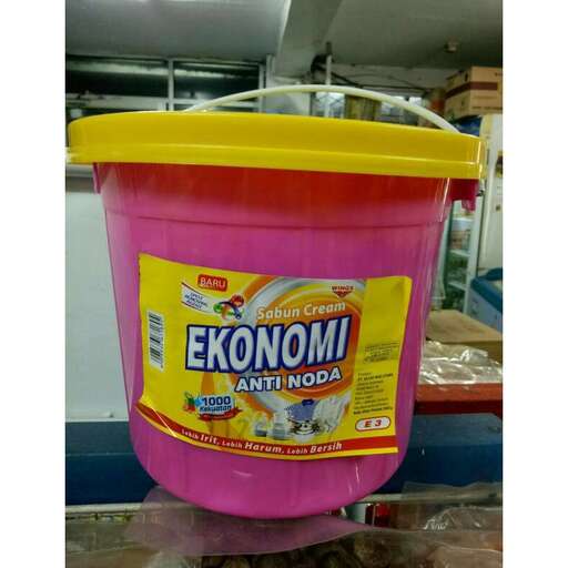 a bucket of brand, which is used to be used in the program.