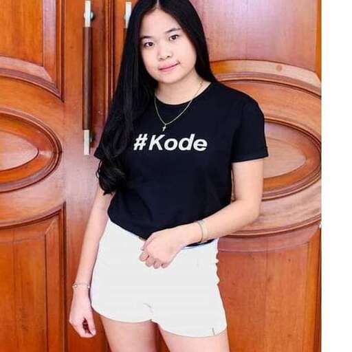 i love the shirt on this girl
