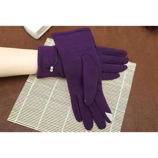 a pair of gloves with a pair of gloves.