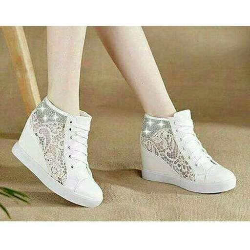 i'm not sure what these shoes are but they are cute.